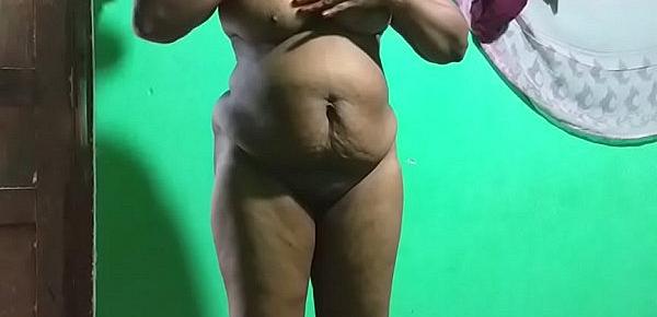  horny des itamil telugu kannada malayalam hindi indian vanitha showing big boobs and shaved pussy leggings press hard boobs press nip rubbing pussy masturbation big big carrot